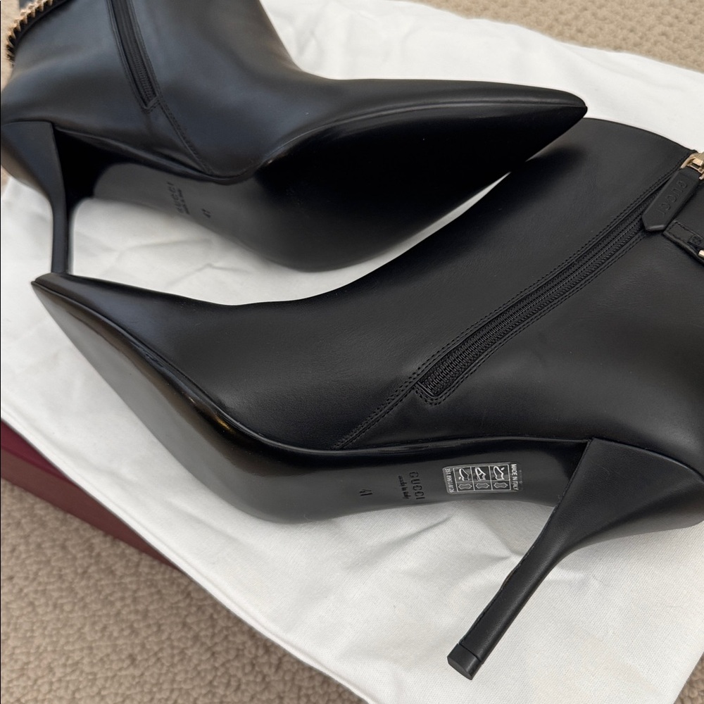 NIB-Gucci Black Heeled Boots with Gold Chain
Size 41 - Picture 7 of 10